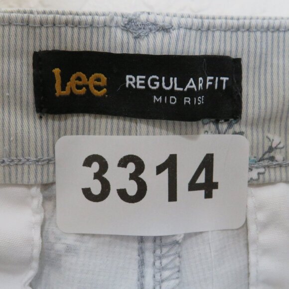 Lee*‎ Women's 1.5" Belt Loop Multipocketed Flat Front Floral Shorts~ Size Medium - Picture 3 of 10